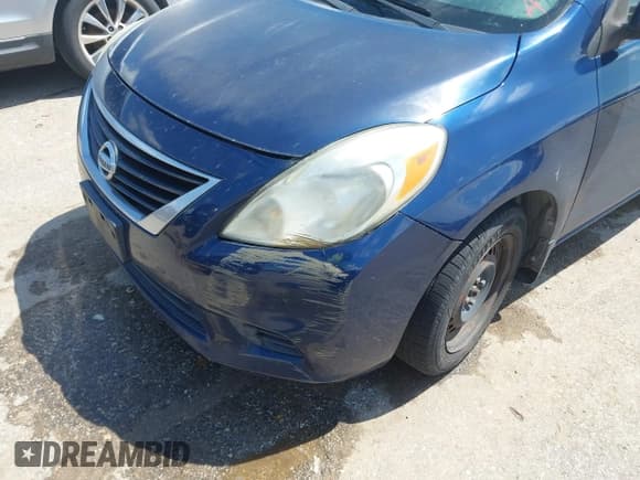 ✅ 2013 Nissan Versa S Plus • VIN: 3N1CN7AP5DL871233 • Lot: 42924072. Wystawiony na IAAI z przebiegiem 132 797 mil. Bezpłatny archiwum sprzedaży aukcyjnych z USA i szczegółowy raport historii pojazdu na DreamBid. Zdjęcie 6.