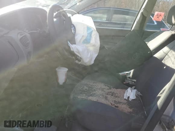 ✅ 2004 Ford Focus ZX5 • VIN: 3FAFP37384R123953 • Lot: 81624024. Listed on Copart with Not provided. Free auction sales archive from the USA and detailed vehicle history report at DreamBid. Image 7.