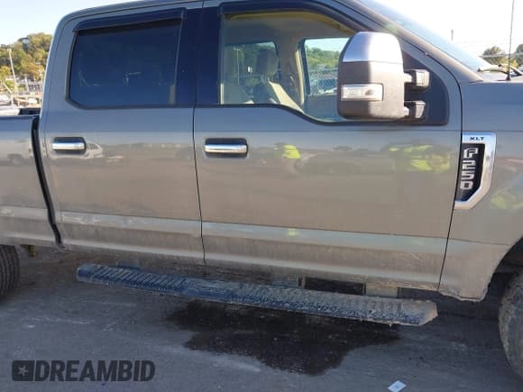 ✅ 2019 Ford F-250 Lariat • VIN: 1FT7W2B63KEE85394 • Lot: 43387814. Listed on IAAI with 206,303 mi. Free auction sales archive from the USA and detailed vehicle history report at DreamBid. Image 17.