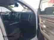 2017 Ram 1500 Night z VIN 1C6RR7MT0HS561087, wystawiony jako IAAI lot #43188191 z przebiegiem 138 239 mil mil oraz . Historia ofert i sprzedaży dostępna na DreamBid. Obrazek 5.