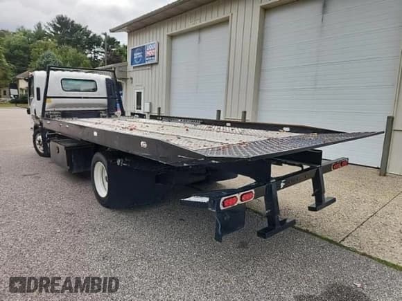 ✅ 2020 Isuzu NQR IBT • VIN: JALE5W169L7305035 • Lot: 76352564. Wystawiony na Copart z przebiegiem 93 159 mil. Bezpłatny archiwum sprzedaży aukcyjnych z USA i szczegółowy raport historii pojazdu na DreamBid. Zdjęcie 4.