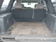 2001 Chevrolet Tahoe LT z VIN 1GNEK13T61R102886, wystawiony jako IAAI lot #41870940 z przebiegiem 267 769 mil mil oraz . Historia ofert i sprzedaży dostępna na DreamBid. Obrazek 18.