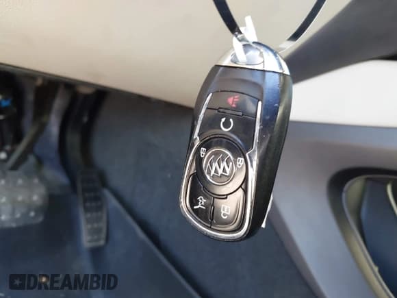 ✅ 2019 Buick Enclave Essence • VIN: 5GAEVAKW1KJ141592 • Lot: 43556680. Wystawiony na IAAI z przebiegiem 79 352 mil. Bezpłatny archiwum sprzedaży aukcyjnych z USA i szczegółowy raport historii pojazdu na DreamBid. Zdjęcie 11.