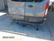 ✅ 2021 Ford Transit Passenger XL • VIN: 1FBAX2C80MKA43264 • Lot: 42348321. Wystawiony na IAAI z przebiegiem 151 706 mil. Bezpłatny archiwum sprzedaży aukcyjnych z USA i szczegółowy raport historii pojazdu na DreamBid. Zdjęcie 6.