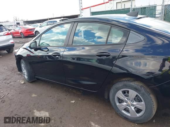 2017 Chevrolet Cruze LS с VIN 1G1BB5SM9H7276365, выставлен на аукционе IAAI как лот 41638607 с пробегом 63 124 миль миль и . История ставок и продаж доступна на DreamBid. Изображение 15.