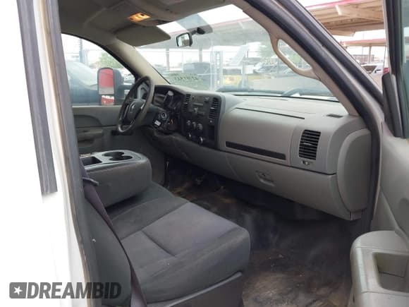 ✅ 2012 Chevrolet Silverado 2500HD Work Truck • VIN: 1GC0CVCG0CF142086 • Lot: 42761543. Wystawiony na IAAI z przebiegiem 159 598 mil. Bezpłatny archiwum sprzedaży aukcyjnych z USA i szczegółowy raport historii pojazdu na DreamBid. Zdjęcie 5.