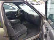 ✅ 1998 Chevrolet S-10 LS • VIN: 1GCCS19X0W8129721 • Lot: 41927965. Listed on IAAI with 180,056 mi. Free auction sales archive from the USA and detailed vehicle history report at DreamBid. Image 5.