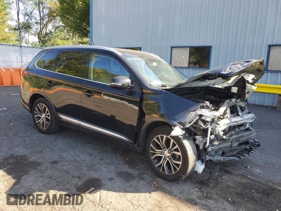 2019 Mitsubishi Outlander SE with VIN JA4AD3A35KZ027772, listed as a Copart auction lot 81328275 with 107,947 mi miles and Salvage title. Bid and sale history available at DreamBid. Image 4.
