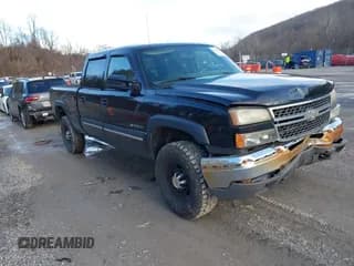 ✅ 2005 Chevrolet Silverado 2500HD LS • VIN: 1GCHK23U35F826160 • Lot: 41564415. Wystawiony na IAAI z przebiegiem 204 623 mil. Bezpłatny archiwum sprzedaży aukcyjnych z USA i szczegółowy raport historii pojazdu na DreamBid. Zdjęcie 1.