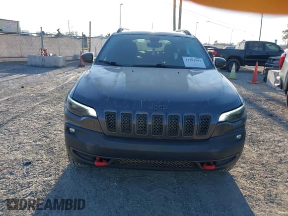 ✅ 2019 Jeep Cherokee Trailhawk • VIN: 1C4PJMBX3KD246100 • Lot: 41191581. Wystawiony na IAAI z przebiegiem 98 124 mil. Bezpłatny archiwum sprzedaży aukcyjnych z USA i szczegółowy raport historii pojazdu na DreamBid. Zdjęcie 12.