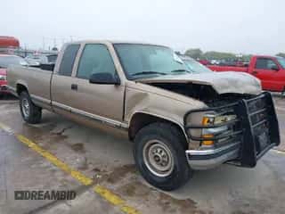 1996 Chevrolet Silverado 2500 z VIN 1GCGC29R9TE265378, wystawiony jako IAAI lot #41081778 z przebiegiem 345 615 mil mil oraz . Historia ofert i sprzedaży dostępna na DreamBid. Obrazek 1.