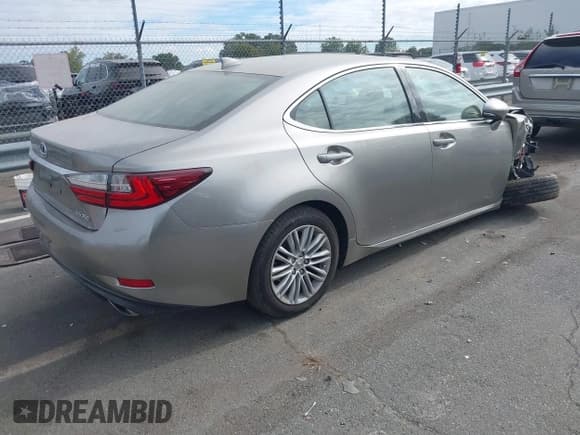 ✅ 2018 Lexus ES 350 • VIN: 58ABK1GGXJU082653 • Лот: 43384344. Опубликован ранее на IAAI с пробегом 44 323 миль. Бесплатный доступ к архиву аукционных продаж из США и подробный отчёт об истории автомобиля на DreamBid. Изображение 4.