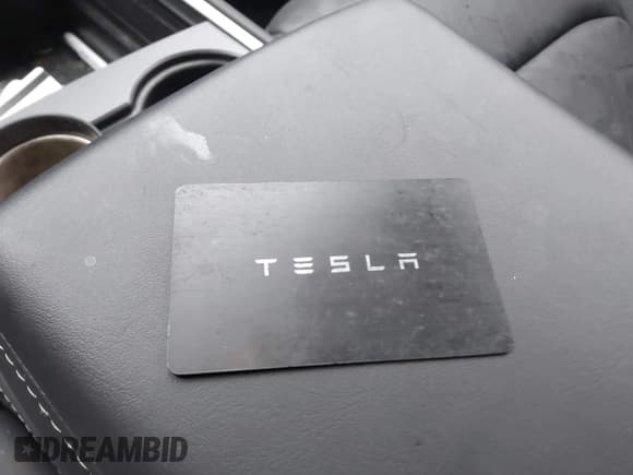 ✅ 2024 Tesla Model Y • VIN: 7SAYGDEDXRF091832 • Lot: 43562899. Wystawiony na IAAI z przebiegiem 9 525 mil. Bezpłatny archiwum sprzedaży aukcyjnych z USA i szczegółowy raport historii pojazdu na DreamBid. Zdjęcie 11.