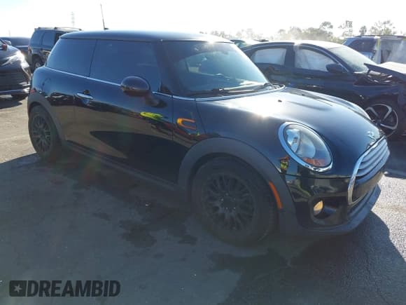 ✅ 2015 MINI Hardtop • VIN: WMWXM5C56FT940041 • Лот: 43920373. Опубликован ранее на IAAI с пробегом 161 522 миль. Бесплатный доступ к архиву аукционных продаж из США и подробный отчёт об истории автомобиля на DreamBid. Изображение 1.