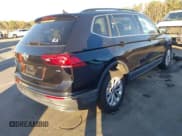 ✅ 2018 Volkswagen Tiguan SEL • VIN: 3VV3B7AX0JM187705 • Lot: 43674121. Wystawiony na IAAI z przebiegiem 106 109 mil. Bezpłatny archiwum sprzedaży aukcyjnych z USA i szczegółowy raport historii pojazdu na DreamBid. Zdjęcie 4.