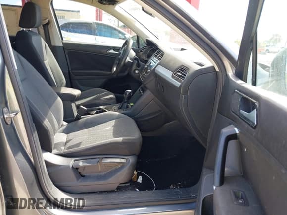 ✅ 2018 Volkswagen Tiguan S • VIN: 3VV1B7AX2JM009656 • Lot: 43445858. Listed on IAAI with 106,182 mi. Free auction sales archive from the USA and detailed vehicle history report at DreamBid. Image 5.