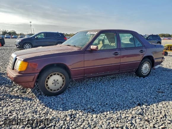 ✅ 1987 Mercedes-Benz 300 E • VIN: WDBEA30D8HA523603 • Lot: 94831025. Wystawiony na Copart z przebiegiem 146 106 mil. Bezpłatny archiwum sprzedaży aukcyjnych z USA i szczegółowy raport historii pojazdu na DreamBid. Zdjęcie 1.