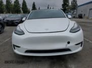 ✅ 2022 Tesla Model Y Long Range • VIN: 7SAYGDEE5NF352075 • Lot: 50799895. Wystawiony na Copart z przebiegiem 11 597 mil. Bezpłatny archiwum sprzedaży aukcyjnych z USA i szczegółowy raport historii pojazdu na DreamBid. Zdjęcie 5.