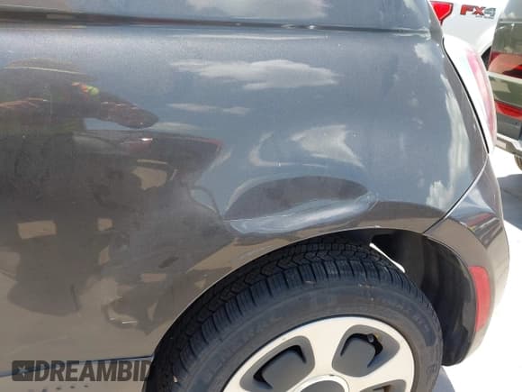 ✅ 2016 FIAT 500e • VIN: 3C3CFFGE7GT122081 • Lot: 42684051. Wystawiony na IAAI z przebiegiem Nie podano. Bezpłatny archiwum sprzedaży aukcyjnych z USA i szczegółowy raport historii pojazdu na DreamBid. Zdjęcie 6.