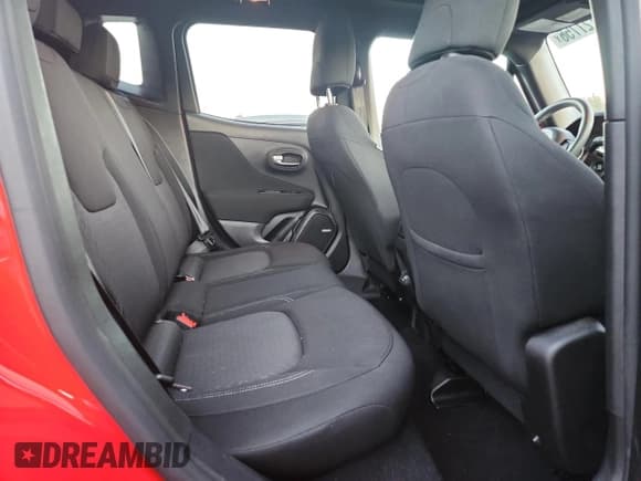 ✅ 2021 Jeep Renegade Latitude • VIN: ZACNJDBB6MPM75898 • Lot: 82727755. Wystawiony na Copart z przebiegiem 71 737 mil. Bezpłatny archiwum sprzedaży aukcyjnych z USA i szczegółowy raport historii pojazdu na DreamBid. Zdjęcie 11.
