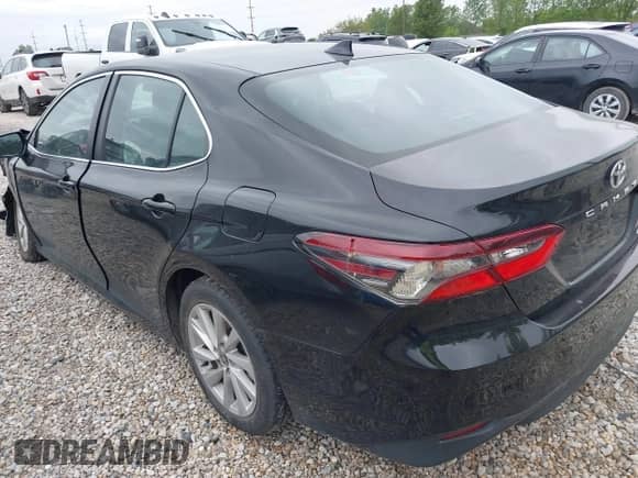 2021 Toyota Camry LE z VIN 4T1C11BK7MU036762, wystawiony jako IAAI lot #42247569 z przebiegiem Nie podano mil oraz . Historia ofert i sprzedaży dostępna na DreamBid. Obrazek 3.