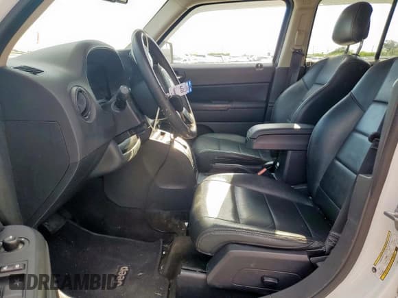 ✅ 2016 Jeep Patriot Latitude • VIN: 1C4NJRFB1GD646618 • Lot: 81455725. Wystawiony na Copart z przebiegiem 72 623 mil. Bezpłatny archiwum sprzedaży aukcyjnych z USA i szczegółowy raport historii pojazdu na DreamBid. Zdjęcie 7.