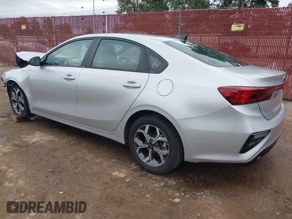✅ 2021 Kia Forte LXS • VIN: 3KPF24ADXME370740 • Lot: 43444456. Wystawiony na IAAI z przebiegiem 84 994 mil. Bezpłatny archiwum sprzedaży aukcyjnych z USA i szczegółowy raport historii pojazdu na DreamBid. Zdjęcie 3.