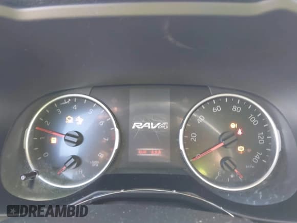 ✅ 2020 Toyota RAV4 LE • VIN: 2T3F1RFV6LW095873 • Lot: 43361711. Wystawiony na IAAI z przebiegiem 81 776 mil. Bezpłatny archiwum sprzedaży aukcyjnych z USA i szczegółowy raport historii pojazdu na DreamBid. Zdjęcie 7.