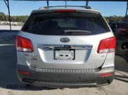✅ 2013 Kia Sorento EX • VIN: 5XYKU3A63DG328739 • Лот: 87235535. Опубликован ранее на Copart с пробегом 179 163 миль. Бесплатный доступ к архиву аукционных продаж из США и подробный отчёт об истории автомобиля на DreamBid. Изображение 6.