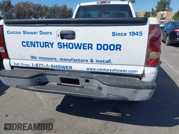 2004 Chevrolet Silverado 2500 z VIN 1GBHC24U64E349020, wystawiony jako IAAI lot #41840530 z przebiegiem 341 184 mil mil oraz . Historia ofert i sprzedaży dostępna na DreamBid. Obrazek 6.