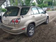 ✅ 2002 Lexus RX 300 • VIN: JTJHF10U120272261 • Lot: 42377568. Wystawiony na IAAI z przebiegiem 181 956 mil. Bezpłatny archiwum sprzedaży aukcyjnych z USA i szczegółowy raport historii pojazdu na DreamBid. Zdjęcie 4.
