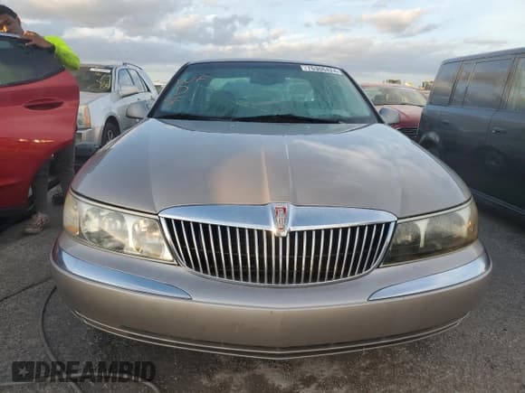 ✅ 2000 Lincoln Continental • VIN: 1LNHM97V3YY920453 • Lot: 76306424. Wystawiony na Copart z przebiegiem 117 912 mil. Bezpłatny archiwum sprzedaży aukcyjnych z USA i szczegółowy raport historii pojazdu na DreamBid. Zdjęcie 5.