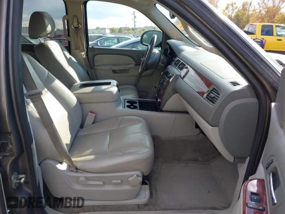 ✅ 2014 Chevrolet Tahoe LT • VIN: 1GNSCBE08ER117923 • Lot: 43575355. Listed on IAAI with 143,512 mi. Free auction sales archive from the USA and detailed vehicle history report at DreamBid. Image 5.