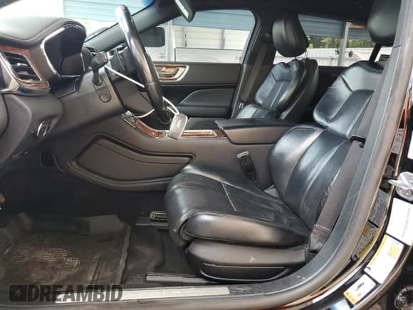 ✅ 2019 Lincoln Continental Select • VIN: 1LN6L9SK4K5604527 • Lot: 60545115. Wystawiony na Copart z przebiegiem 208 838 mil. Bezpłatny archiwum sprzedaży aukcyjnych z USA i szczegółowy raport historii pojazdu na DreamBid. Zdjęcie 7.