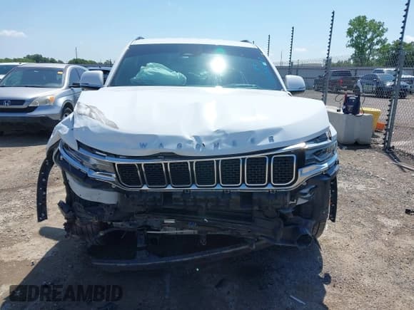 ✅ 2022 Jeep Wagoneer Series III • VIN: 1C4SJVDTXNS143606 • Lot: 42736477. Listed on IAAI with Not provided. Free auction sales archive from the USA and detailed vehicle history report at DreamBid. Image 13.