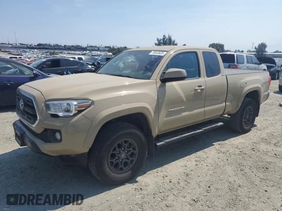 ✅ 2017 Toyota Tacoma SR5 • VIN: 5TFRZ5CN0HX045945 • Лот: 70643635. Опубликован ранее на Copart с пробегом 87 607 миль. Бесплатный доступ к архиву аукционных продаж из США и подробный отчёт об истории автомобиля на DreamBid. Изображение 1.