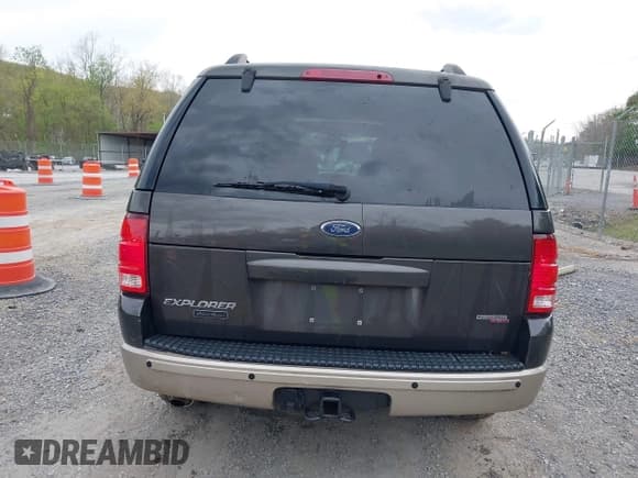 ✅ 2005 Ford Explorer Eddie Bauer • VIN: 1FMDU74K95UA83742 • Lot: 42061489. Wystawiony na IAAI z przebiegiem Nie podano. Bezpłatny archiwum sprzedaży aukcyjnych z USA i szczegółowy raport historii pojazdu na DreamBid. Zdjęcie 16.