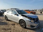 ✅ 2010 Ford Fusion SE • VIN: 3FAHP0HA8AR162977 • Lot: 89566215. Wystawiony na Copart z przebiegiem 129 854 mil. Bezpłatny archiwum sprzedaży aukcyjnych z USA i szczegółowy raport historii pojazdu na DreamBid. Zdjęcie 4.