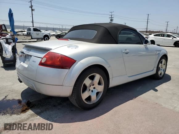 ✅ 2001 Audi TT • VIN: TRUTC28N111000669 • Lot: 61438715. Wystawiony na Copart z przebiegiem 152 728 mil. Bezpłatny archiwum sprzedaży aukcyjnych z USA i szczegółowy raport historii pojazdu na DreamBid. Zdjęcie 3.