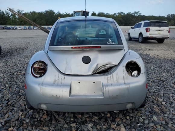 ✅ 2000 Volkswagen Beetle GLX • VIN: 3VWDD21C6YM438750 • Lot: 85651135. Listed on Copart with 75,006 mi. Free auction sales archive from the USA and detailed vehicle history report at DreamBid. Image 6.