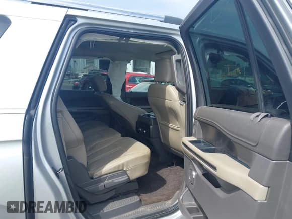 ✅ 2018 Ford Expedition Max Limited • VIN: 1FMJK1KT5JEA23480 • Lot: 43308616. Wystawiony na IAAI z przebiegiem 110 463 mil. Bezpłatny archiwum sprzedaży aukcyjnych z USA i szczegółowy raport historii pojazdu na DreamBid. Zdjęcie 8.