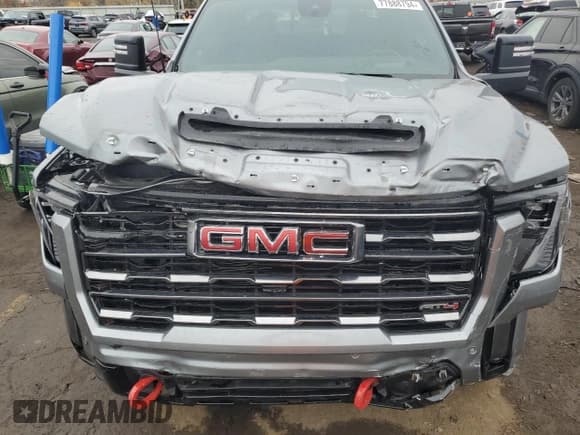 ✅ 2024 GMC Sierra 2500HD AT4 • VIN: 1GT49PEY7RF158019 • Lot: 77888794. Wystawiony na Copart z przebiegiem 27 293 mil. Bezpłatny archiwum sprzedaży aukcyjnych z USA i szczegółowy raport historii pojazdu na DreamBid. Zdjęcie 11.