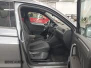 ✅ 2024 Volkswagen Tiguan SE R-Line Black • VIN: 3VV8B7AX8RM090818 • Lot: 42123399. Wystawiony na IAAI z przebiegiem 10 846 mil. Bezpłatny archiwum sprzedaży aukcyjnych z USA i szczegółowy raport historii pojazdu na DreamBid. Zdjęcie 5.