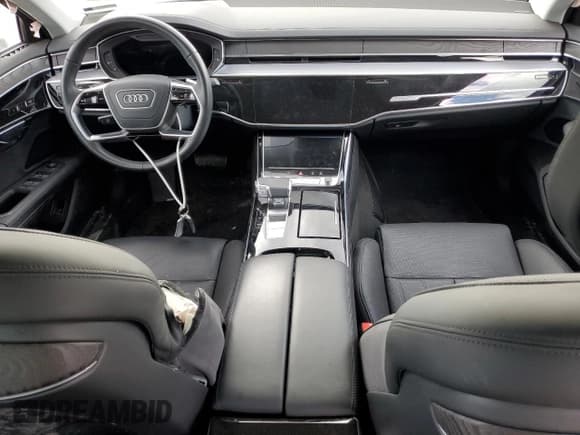 ✅ 2023 Audi A8 • VIN: WAULDAF88PN010368 • Lot: 47824965. Wystawiony na Copart z przebiegiem 8 058 mil. Bezpłatny archiwum sprzedaży aukcyjnych z USA i szczegółowy raport historii pojazdu na DreamBid. Zdjęcie 8.