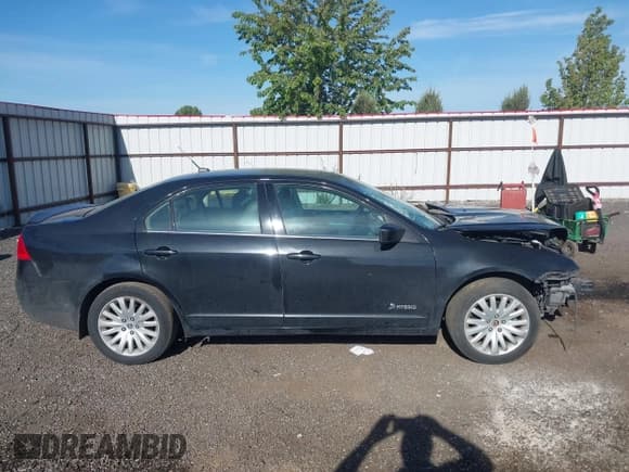 ✅ 2010 Mercury Milan Hybrid • VIN: 3MEDM0L31AR600585 • Lot: 42191197. Listed on IAAI with 216,491 mi. Free auction sales archive from the USA and detailed vehicle history report at DreamBid. Image 14.