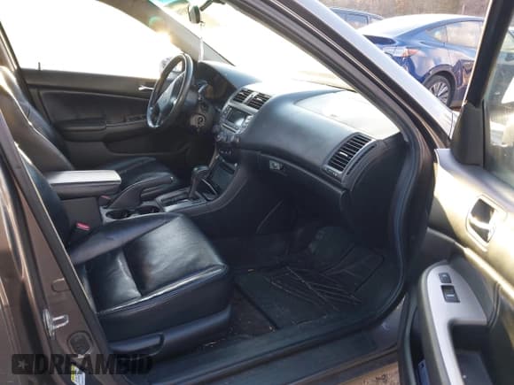 ✅ 2006 Honda Accord EX-L • VIN: 1HGCM56846A185301 • Lot: 43908590. Listed on IAAI with 262,622 mi. Free auction sales archive from the USA and detailed vehicle history report at DreamBid. Image 5.