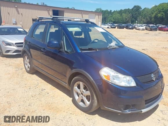 ✅ 2008 Suzuki SX4 • VIN: JS2YB413785110223 • Lot: 42722321. Listed on IAAI with 194,674 mi. Free auction sales archive from the USA and detailed vehicle history report at DreamBid. Image 1.
