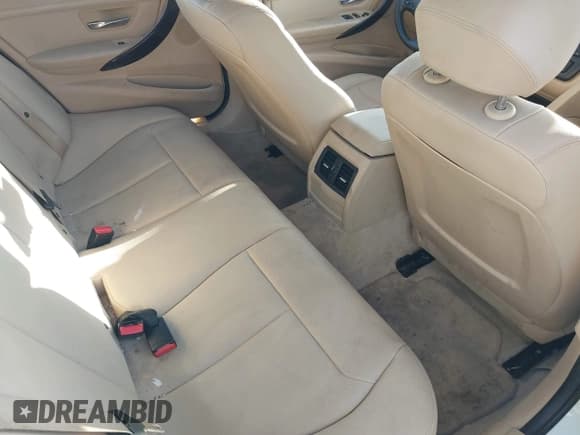 ✅ 2015 BMW 3 Series 320i • VIN: WBA3B1C55F5A05999 • Лот: 43091635. Опубликован ранее на IAAI с пробегом Не указан. Бесплатный доступ к архиву аукционных продаж из США и подробный отчёт об истории автомобиля на DreamBid. Изображение 8.