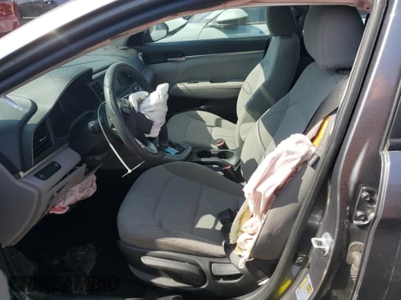 ✅ 2019 Hyundai Elantra SE • VIN: 5NPD74LF2KH437668 • Lot: 65554895. Listed on Copart with 107,545 mi. Free auction sales archive from the USA and detailed vehicle history report at DreamBid. Image 7.