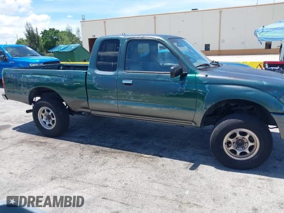 ✅ 1999 Toyota Tacoma PreRunner • VIN: 4TASM92N4XZ499378 • Lot: 42490826. Listed on IAAI with 258,603 mi. Free auction sales archive from the USA and detailed vehicle history report at DreamBid. Image 6.